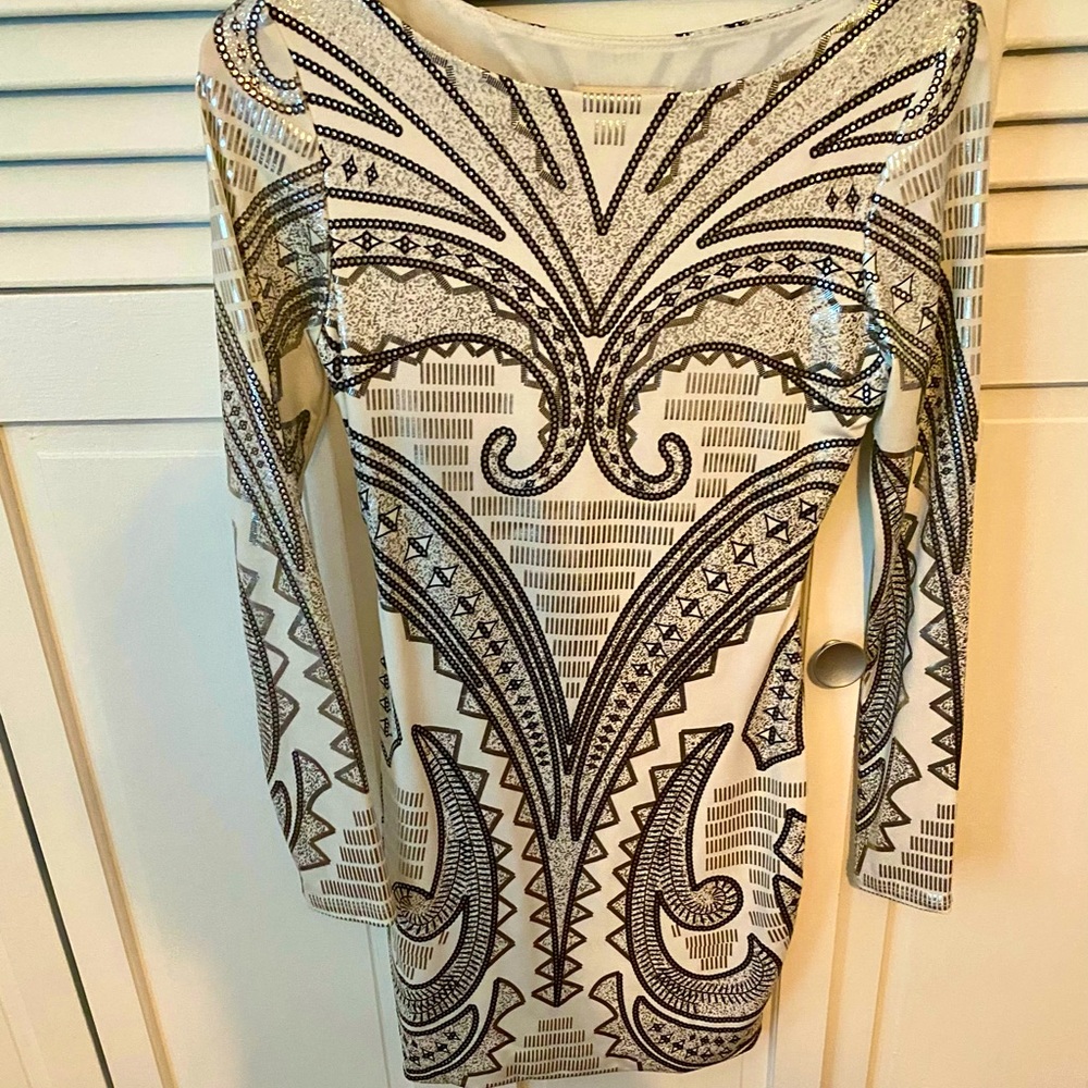 Long sleeve open back dresss